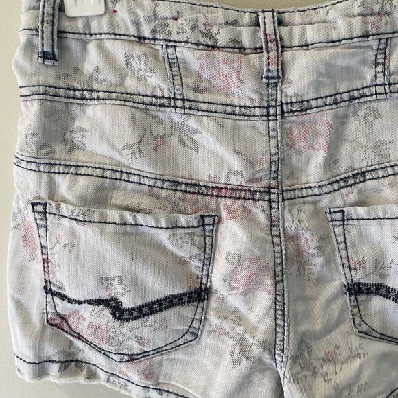 Almost Famous Jean Shorts Sz 9 Floral Light Distressed High Waist Buttons Cute - Picture 7 of 10